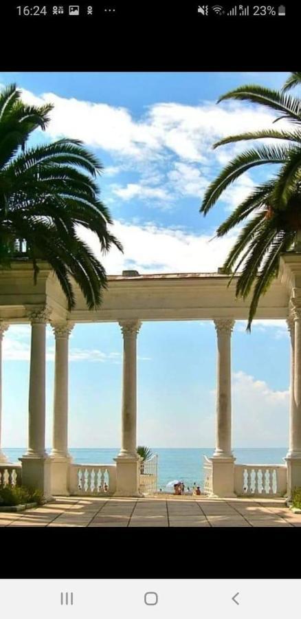 Гостевой Дом Анастасия Sukhumi Exterior foto